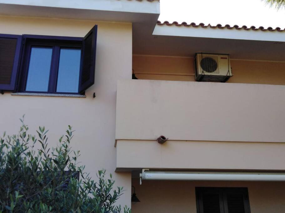 Villa Panoramica Immersa Nel Verde Porto Pino Exterior photo
