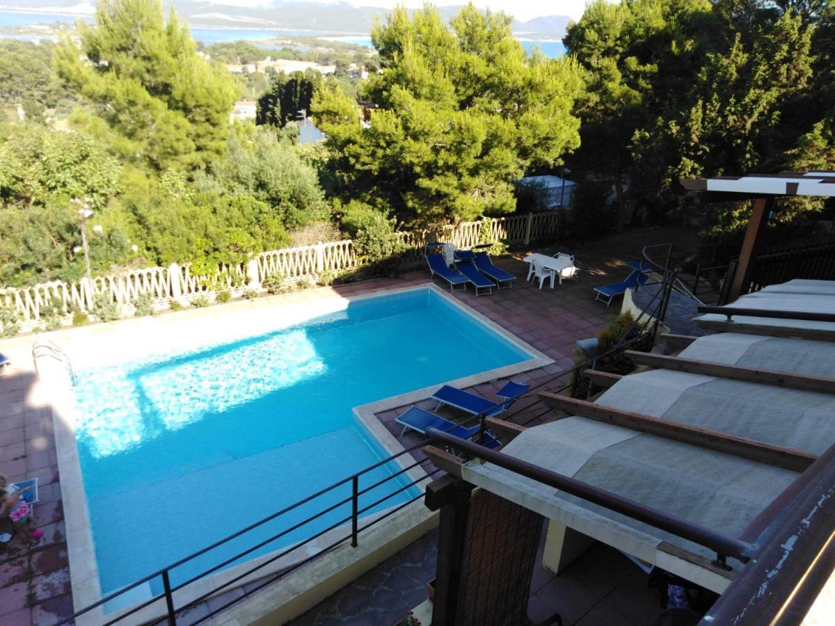 Villa Panoramica Immersa Nel Verde Porto Pino Exterior photo